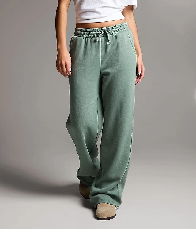 Washed Wide Leg Sweatpant