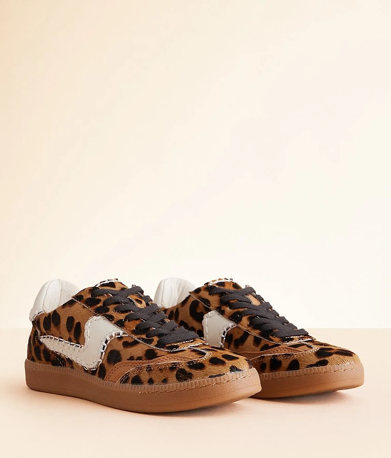 Notice Stitch Leather Sneaker