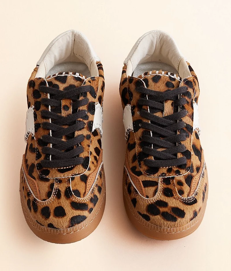 Notice Stitch Leather Sneaker