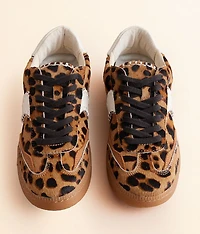 Notice Stitch Leather Sneaker