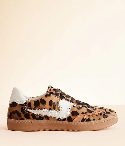 Notice Stitch Leather Sneaker