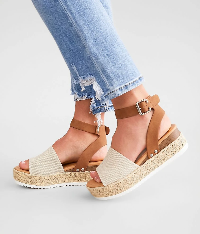 Topics Flatform Sandal