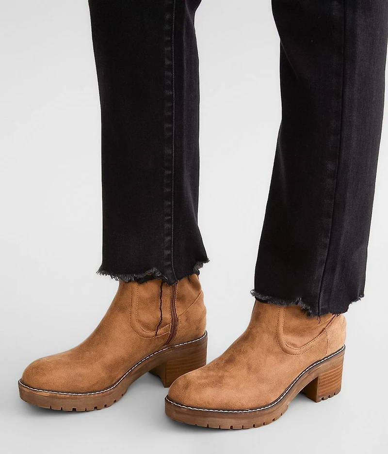 Kurvy High Rise Cropped Straight Jean