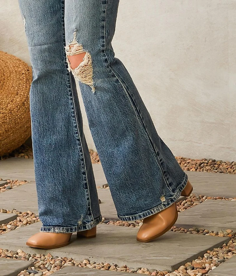 The Vintage Flared Out Jean