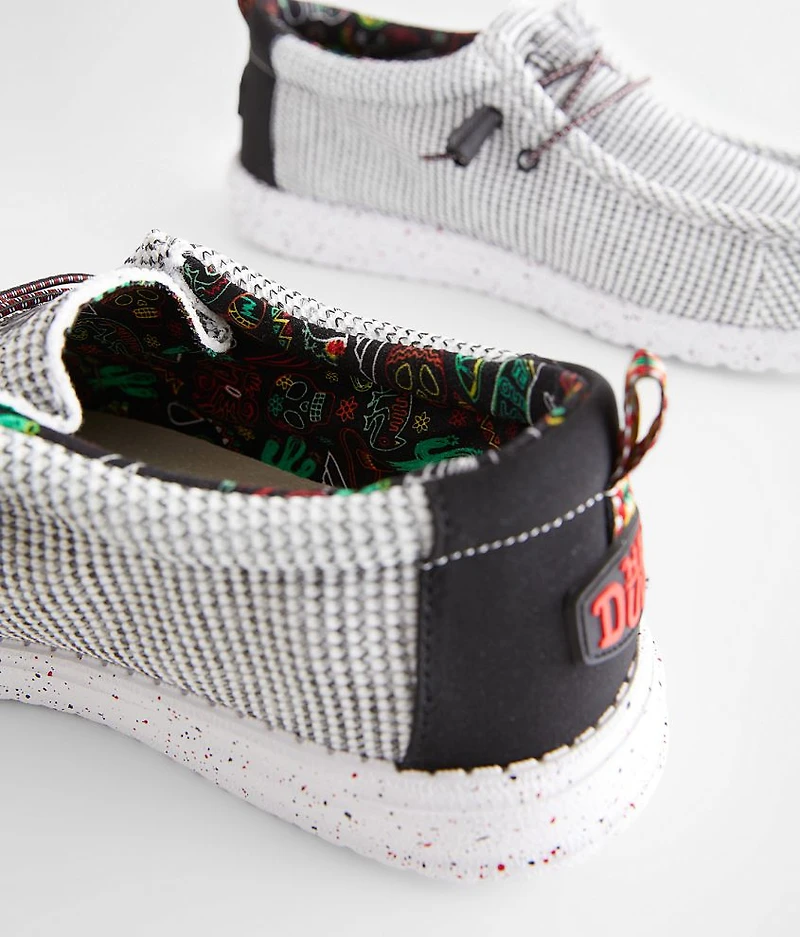 Wally Cinco Shoe