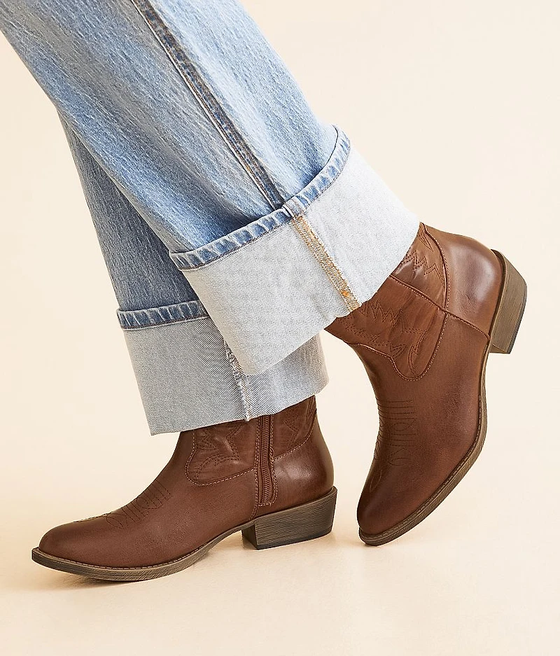 Pistol Western Ankle Boot