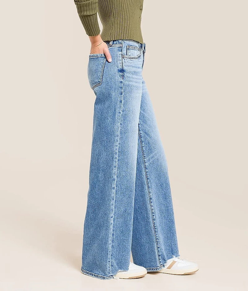 V-Front Wide Leg Stretch Jean