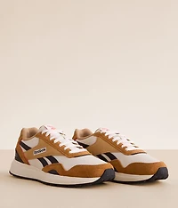 GL1100 Leather Running Sneaker