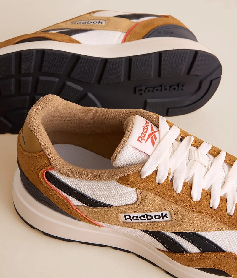GL1100 Leather Running Sneaker