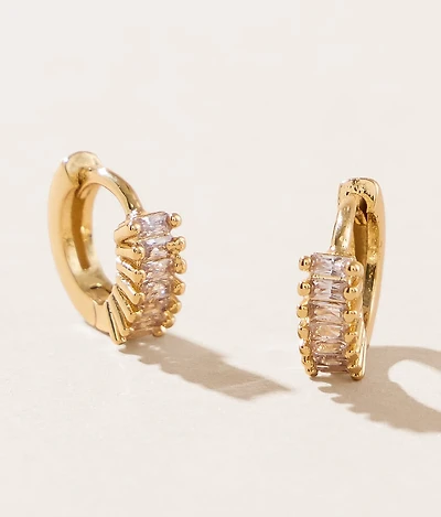 Violoa Huggie Earring
