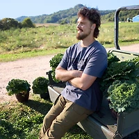 Men's Un-Longtail T Standard Fit Short Sleeve Logo T-Shirt