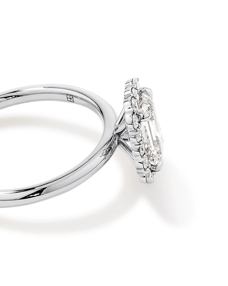 Bague De Fiançailles Halo En Diamant De Laboratoire Taille Émeraude De 1,46 Carat Poids Total En Or Jaune Et Blanc 14 Carats