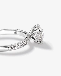 Bague de fiançailles solitaire avec accent latéral en diamant rond brillant de 1,95 carat TW, en or blanc 14 kt