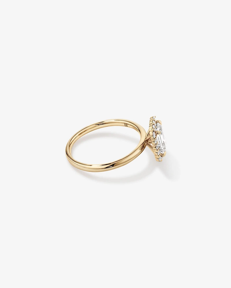 Bague De Fiançailles Halo En Diamant De Laboratoire Taille Émeraude De 1,46 Carat Poids Total En Or Jaune Et Blanc 14 Carats