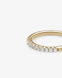 Alliance en or blanc 14 K avec diamants totalisant 0,50 ct