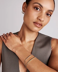 Bracelet tennis en or jaune 10 kt avec diamants de 0,68 carat TW et saphirs créés