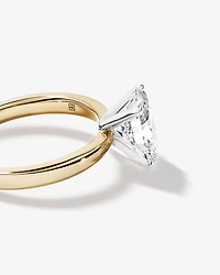 Bague de fiançailles solitaire en or jaune et blanc 14 carats, taille ovale, diamant de synthèse de 2,00 carats
