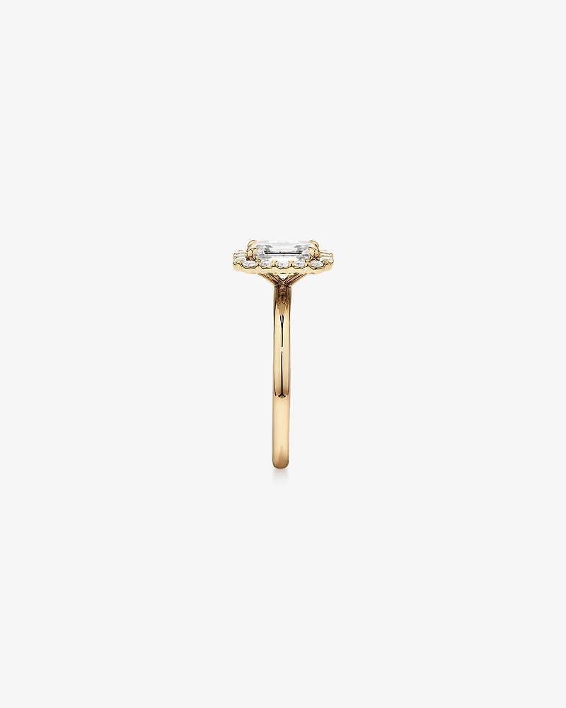 Bague De Fiançailles Halo En Diamant De Laboratoire Taille Émeraude De 1,46 Carat Poids Total En Or Jaune Et Blanc 14 Carats
