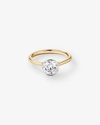 Bague De Fiançailles En Diamant De Laboratoire Rond Brillant De 1,25 Carat Poids Total, Sertie Dans Un Chaton En Or Jaune 14 Carats