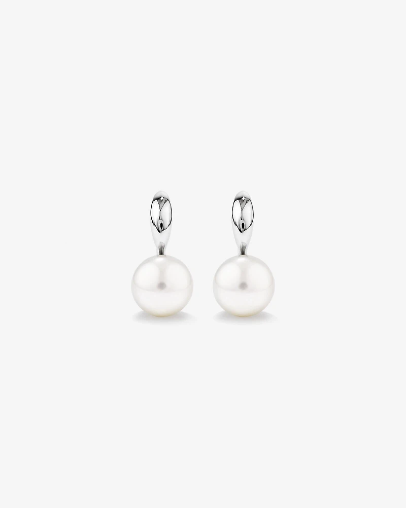 Hook Earrings with Freshwater Pearls in Sterling Silver