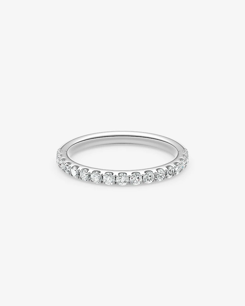 Alliance en or blanc 14 K avec diamants totalisant 0,50 ct