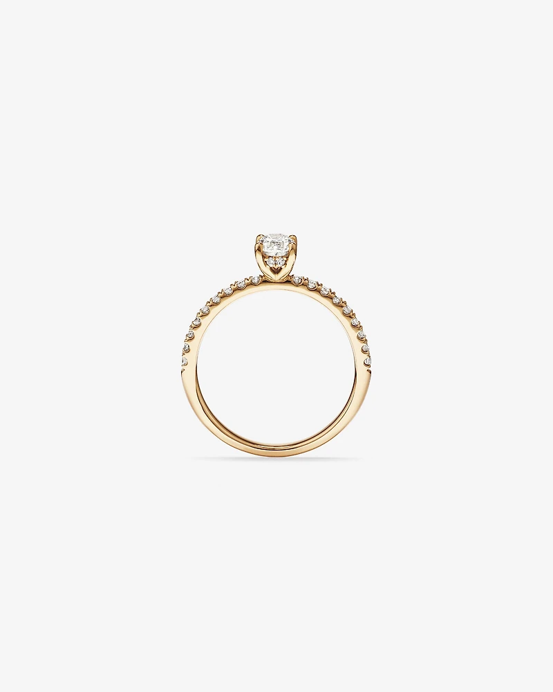 Bague de Fiançailles avec Accent Latéral en Diamant Ovale 0,73 Carat TW et Rond Brillant en Or Jaune 14 kt