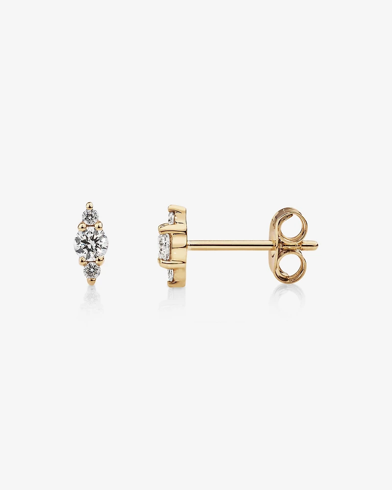 Boutons d'oreilles en or jaune 10 K à trois pierres et à diamants totalisant 0,21 ct