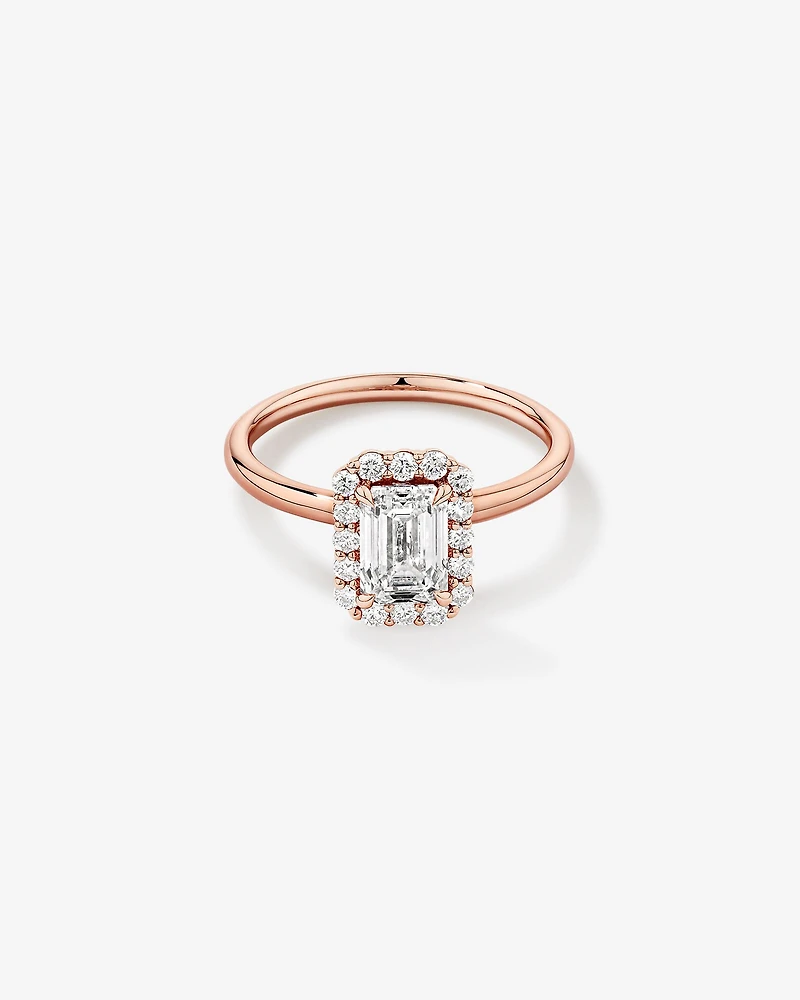 Bague De Fiançailles Halo En Diamant De Laboratoire Taille Émeraude De 1,46 Carat Poids Total En Or Jaune Et Blanc 14 Carats