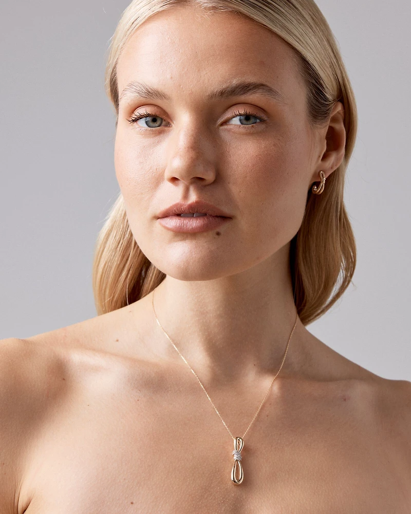 Pendentif à nœuds de diamants TW de 0,07 carat en or jaune 10 carats