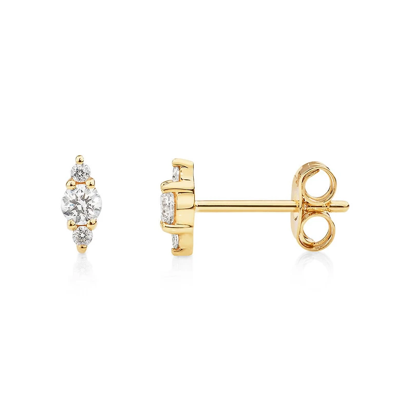 Boutons d'oreilles en or jaune 10 K à trois pierres et à diamants totalisant 0,21 ct