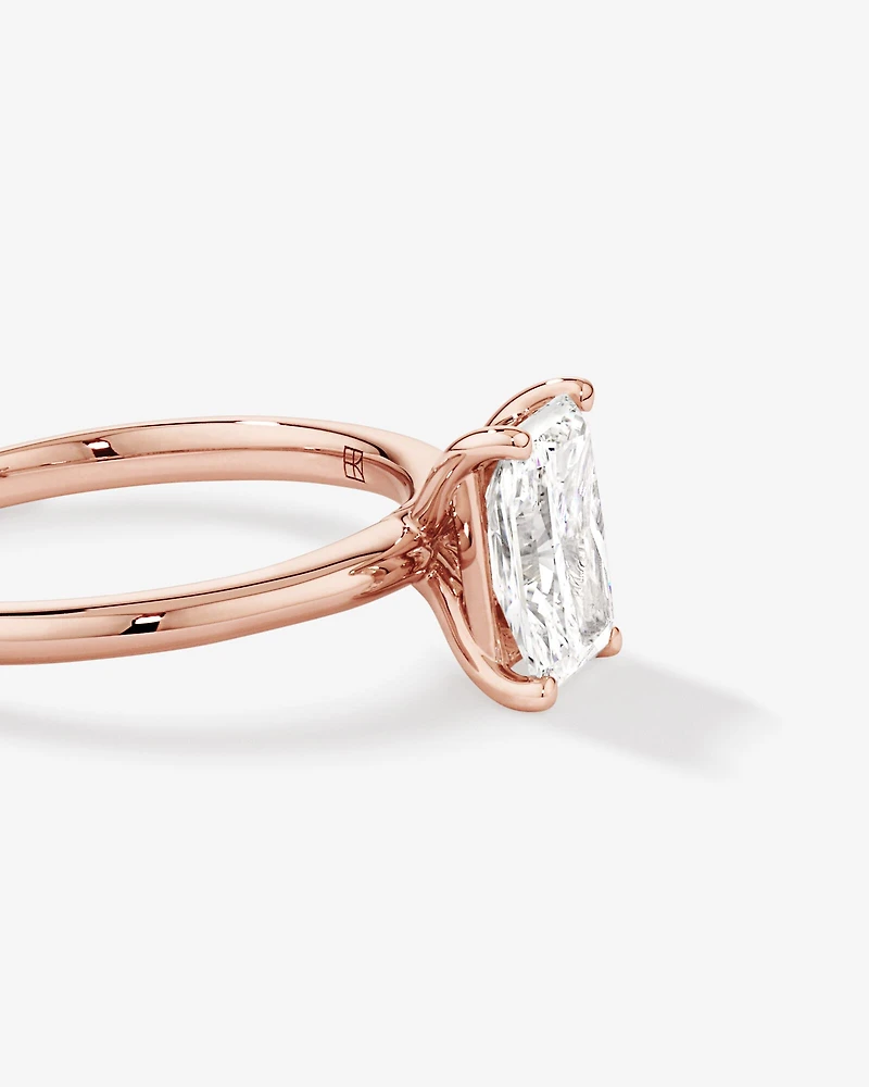 Bague De Fiançailles Solitaire En Diamant De Laboratoire Taille Radiante De 1,25 Carat Poids Total En Or Blanc 14 Carats