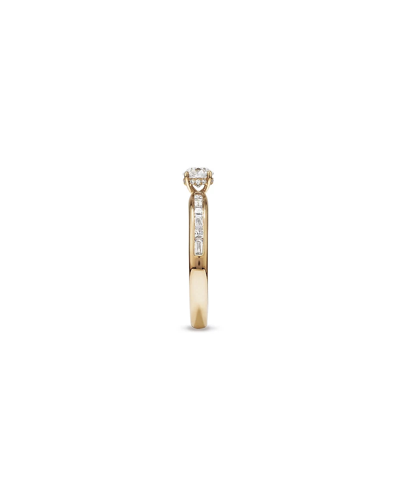 Bague de Fiançailles avec Accent Latéral en Diamant Rond Brillant et Baguette 0,77 Carat TW, et Princesse avec Halo Caché en Or Jaune 14 kt