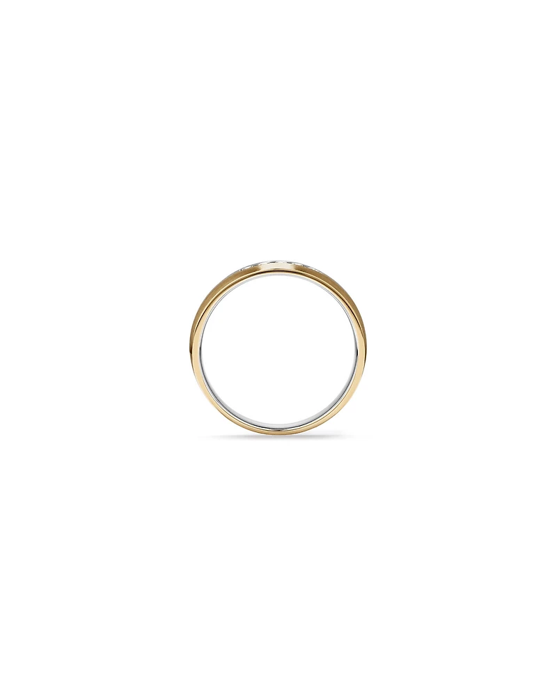 Bague de mariage pour homme en or blanc et jaune 10 ct bi-ton, sertie en canal avec un total de 0,15 carat de diamants.
