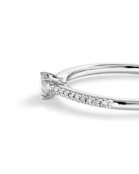 Bague de Fiançailles avec Accent Latéral en Diamant Rond Brillant 0,25 Carat TW en Or Blanc 14 kt