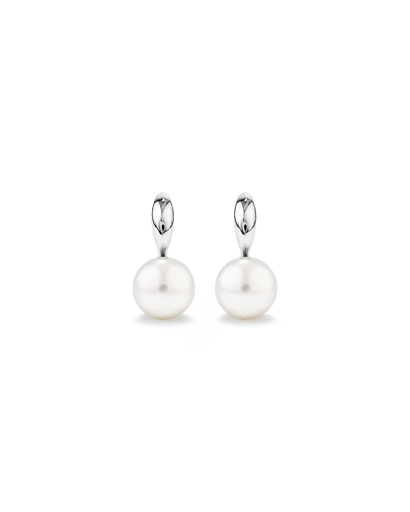 Hook Earrings with Freshwater Pearls in Sterling Silver