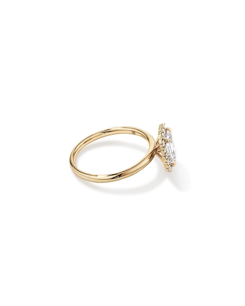 Bague De Fiançailles Halo En Diamant De Laboratoire Taille Émeraude De 1,46 Carat Poids Total En Or Jaune Et Blanc 14 Carats