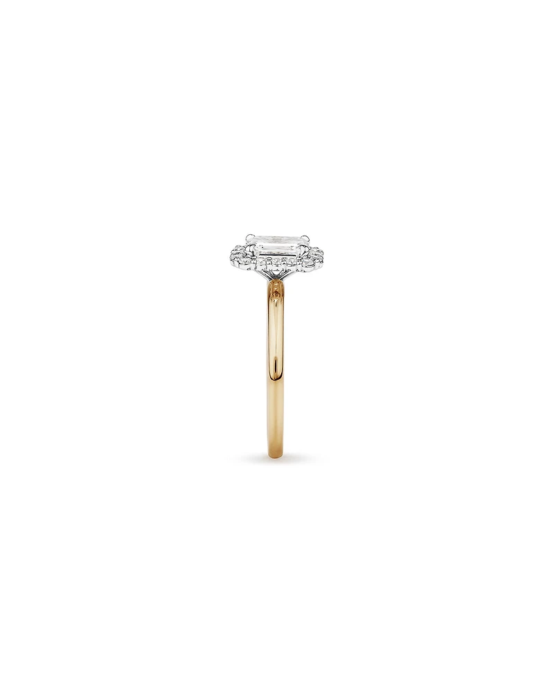 Bague De Fiançailles Halo En Diamant De Laboratoire Taille Émeraude De 1,46 Carat Poids Total En Or Jaune Et Blanc 14 Carats