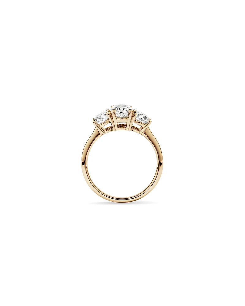 Bague De Fiançailles En Diamant De Laboratoire Trois Pierres De 2 Carats Poids Total Ovale En Or Blanc 14 Carats