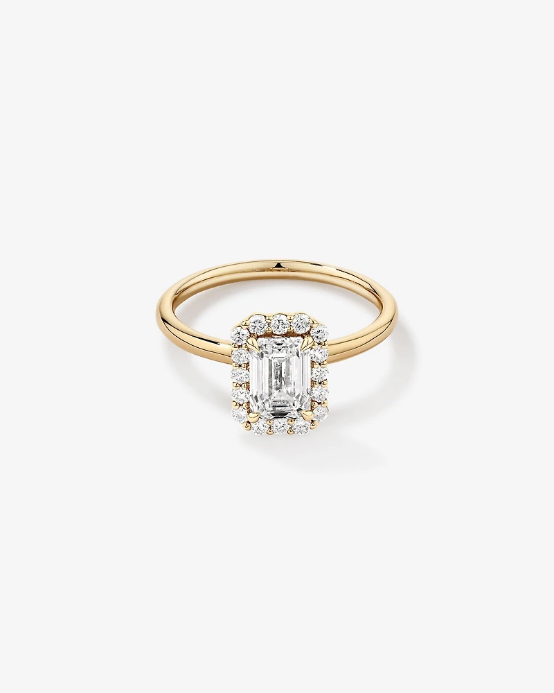 Bague De Fiançailles Halo En Diamant De Laboratoire Taille Émeraude De 1,46 Carat Poids Total En Or Jaune Et Blanc 14 Carats