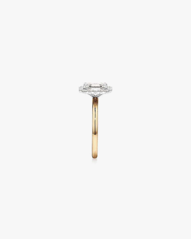 Bague De Fiançailles Halo En Diamant De Laboratoire Taille Émeraude De 1,46 Carat Poids Total En Or Jaune Et Blanc 14 Carats
