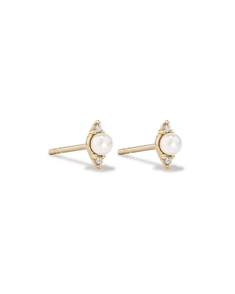 Boucles d'oreilles à perles de culture d'eau douce et diamants en or jaune 10 carats à trois pierres