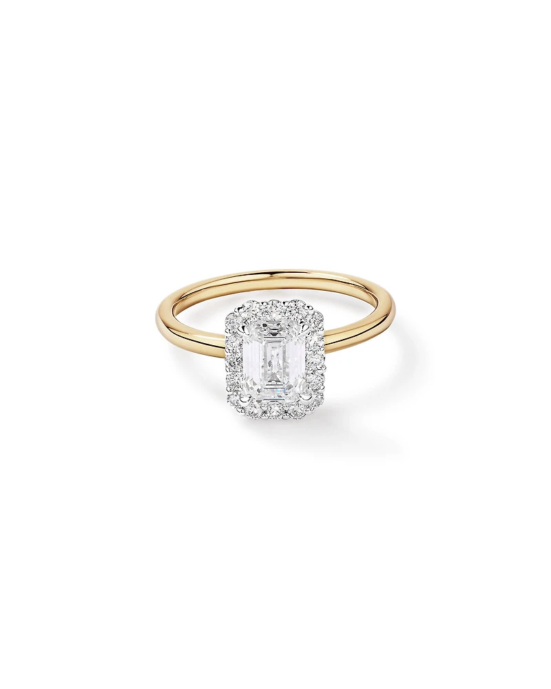Bague De Fiançailles Halo En Diamant De Laboratoire Taille Émeraude De 1,46 Carat Poids Total En Or Jaune Et Blanc 14 Carats