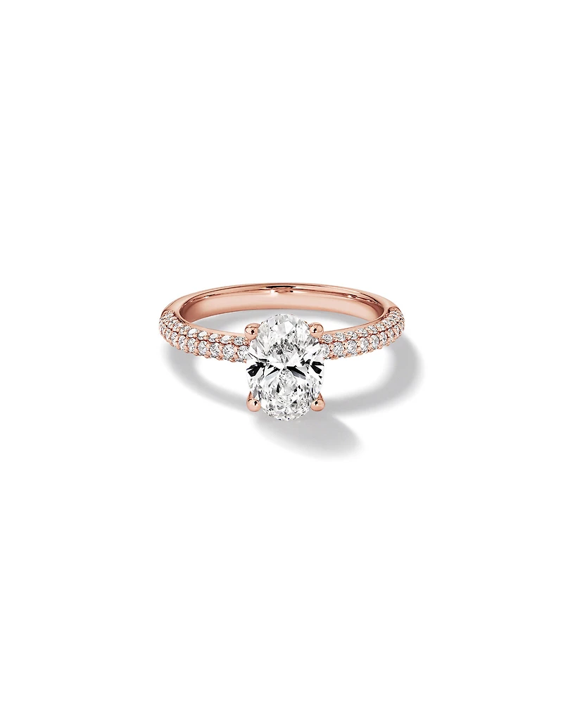 Bague De Fiançailles Solitaire En Diamant De Laboratoire Taille Ovale De 1,95 Carat Poids Total Avec Accent Latéral En Or Blanc 14 Carats