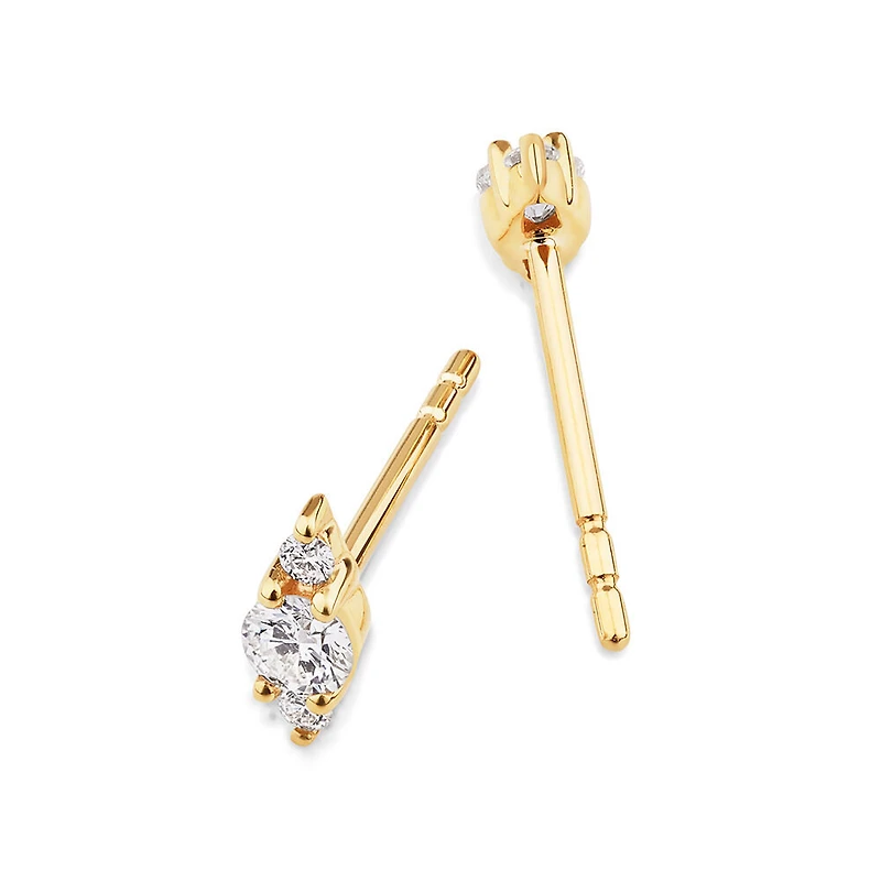 Boutons d'oreilles en or jaune 10 K à trois pierres et à diamants totalisant 0,21 ct