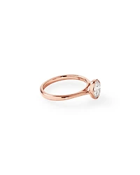 Bague De Fiançailles En Diamant De Laboratoire Rond Brillant De 1,25 Carat Poids Total, Sertie Dans Un Chaton En Or Jaune 14 Carats