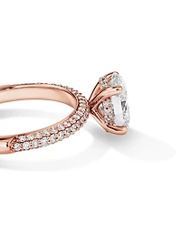 Bague De Fiançailles Solitaire En Diamant De Laboratoire Taille Ovale De 1,95 Carat Poids Total Avec Accent Latéral En Or Blanc 14 Carats