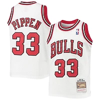 Youth Chicago Bulls Scottie Pippen Mitchell & Ness 1997-98 Hardwood Classics Swingman White Jersey