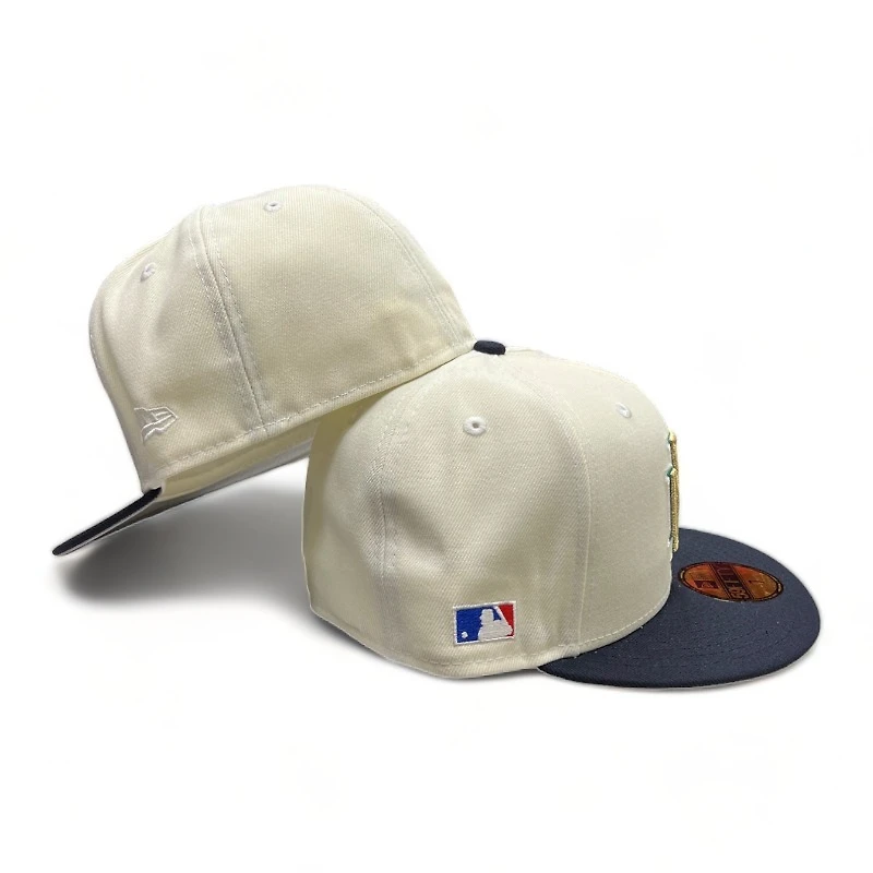 Milwaukee Brewers Chrome Navy Side Batty Gray UV 59FIFTY Fitted Hat