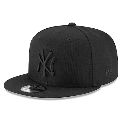 New York Yankees Black on Black Basic New Era 9FIFTY Snapback Hat