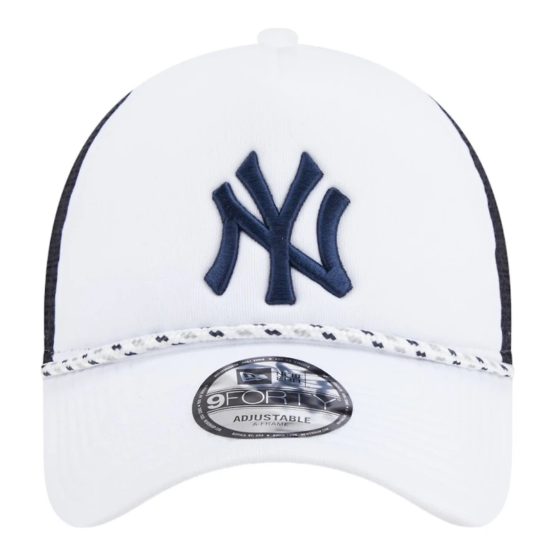 New York Yankees White Court Sport New Era 9FORTY A-Frame Trucker Snapback